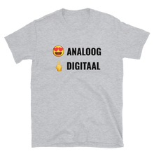 Afbeelding in Gallery-weergave laden, Weg met digitale teller - Unisex T-shirt met korte mouw