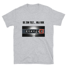 Afbeelding in Gallery-weergave laden, De zon telt... wij ook - Unisex T-shirt met korte mouw
