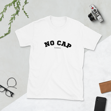 Afbeelding in Gallery-weergave laden, NO CAP by Kythana - Unisex T-shirt met korte mouw volwassenen