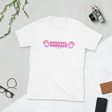 Afbeelding in Gallery-weergave laden, KNUFFELCONTACT by Kythana - Unisex T-shirt met korte mouw volwassenen