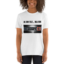 Afbeelding in Gallery-weergave laden, De zon telt... wij ook - Unisex T-shirt met korte mouw