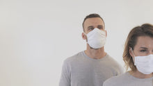 Video laden en afspelen in Gallery-weergave, Customizable-All-Over-Print-Face-Masks.mp4
